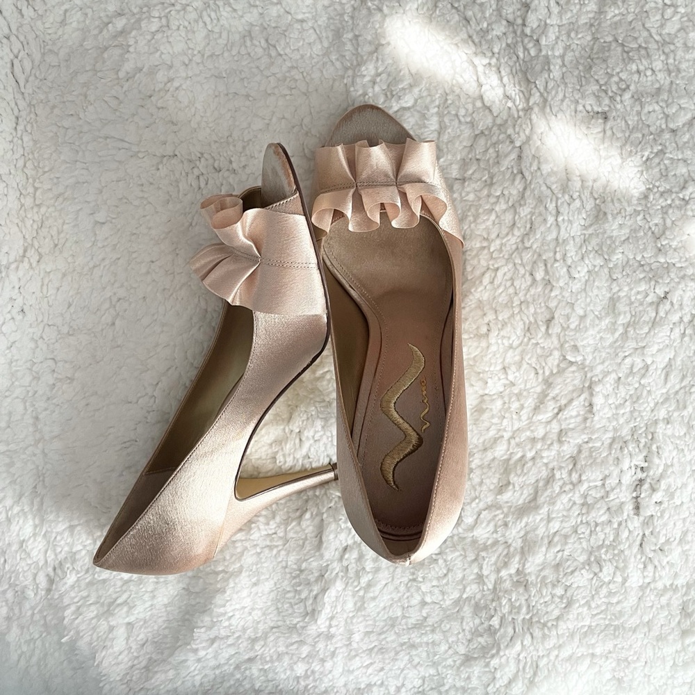EUC Gorgeous Nina Gold Dress Heels